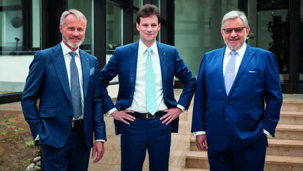 Christian Hoppe (Mitte) übernimmt die operative Führung von seinem Vater Wolf Hoppe (rechts) und seinem Onkel Christoph Hoppe.