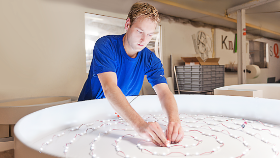 Heute wird die deutlich energieeffizientere LED-Beleuchtung genutzt. Zudem enthält sie kein Quecksilber, welches heute bei Leuchtmitteln verboten ist.&nbsp;