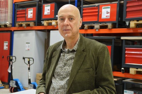 Gerade mit Nischen-Waren-gruppen versteht Stabilo umzu­gehen: Geschäftsführer Ulrich Abendschein in der Abteilung Werkstatteinrichtung.