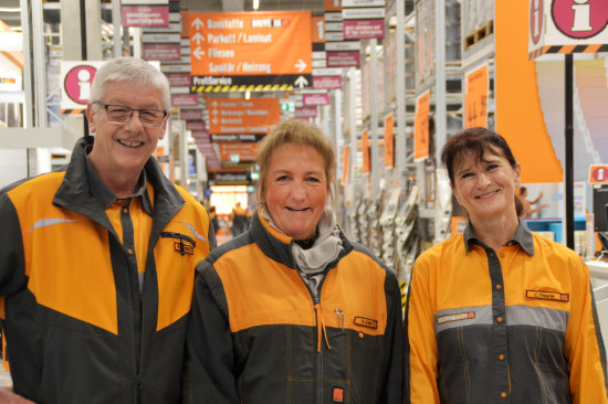 Von der Aushilfe zur Marktleiterin Nicole Kalbitz (M.) hat jetzt „ihren“ Markt zusammen Vorständin Christ Theurer und Gebietsleiter Volker Thoma wiedereröffnet.