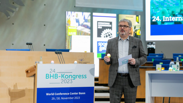 Dr. Peter Wüst rief die Kongressteilnehmer zum Mitmachen auf.&nbsp;