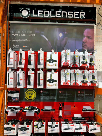 Die neue Präsentation für den POS beinhaltet Muster, die Verbraucher dazu einladen sollen, die Produkte zu testen. &nbsp;