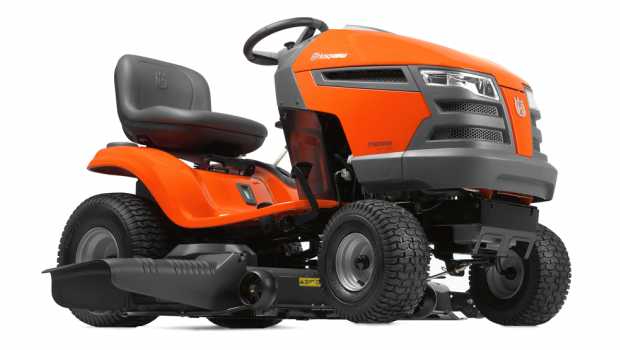 Husqvarna setzt für einige seiner Aufsitzmäher Motoren von Briggs & Stratton ein. Husqvarna setzt für einige seiner Aufsitzmäher Motoren von Briggs & Stratton ein.