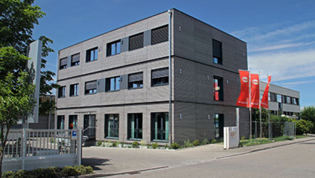 Trotz der vollflächigen Verglasung schaffen die Holzmodule im Zusammenwirken mit einer dezentralen Lüftungsanlage mit Wärmerückgewinnung und einer Klimatisierung ein angenehmes Raumklima, beschreibt Graf das neue Gebäude.