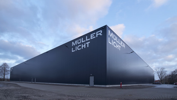 Außenansicht des neuen Logistikzentrum am Hauptsitz von Müller-Licht in Lilienthal. [Bild: Müller-Licht]