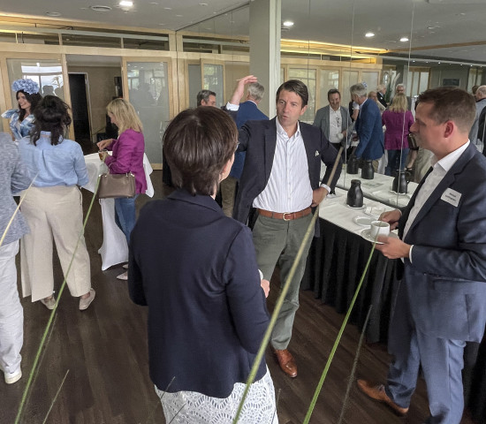 Netzwerken in der Kaffeepause.