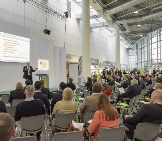 Klaus Peter Teipel informierte die angereisten Journalisten über die aktuellen Zahlen aus dem Gartenmarkt.