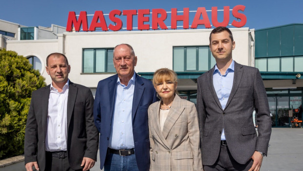 Masterhaus ist ein familiengeführtes Unternehmen: Neben Gründer Pavel Boshnakov (zweiter v.l.) und Ehefrau Marina arbeiten auch die beiden Söhne Viktor (r.) und Martin (l.) mit.