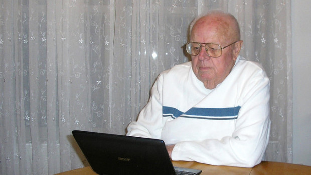 Der 1924 geborene Bob Vereen hat nie aufgehört, über die Eisenwarenbranche zu berichten, und hat regelmäßig im Dähne Verlag publiziert. Der 1924 geborene Bob Vereen hat nie aufgehört, über die Eisenwarenbranche zu berichten, und hat regelmäßig im Dähne Verlag publiziert.