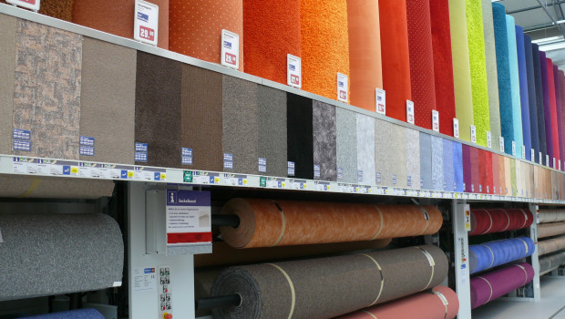 Textile Bodenbeläge wurden zwar von Endverbrauchern weiter stark nachgefragt. Die rückläufige Profi-Nachfrage führte jedoch zu einem Umsatzminus dieser Warengruppe. Textile Bodenbeläge wurden zwar von Endverbrauchern weiter stark nachgefragt. Die rückläufige Profi-Nachfrage führte jedoch zu einem Umsatzminus dieser Warengruppe.