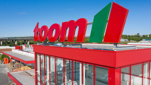 Statt dem gelbschwarzen Logo prangt künftig der rotgrüne Schriftzug von Toom über dem Markt. Statt dem gelbschwarzen Logo prangt künftig der rotgrüne Schriftzug von Toom über dem Markt.