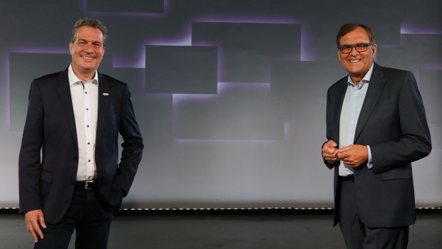 Dr. Christoph Weiß, CEO von Fein (rechts), und Henk Becker, CEO von Robert Bosch Power Tools, kündigten an, dass die Unternehmen nun eine einheitliche Akku-Plattform anbieten. Dr. Christoph Weiß, CEO von Fein (rechts), und Henk Becker, CEO von Robert Bosch Power Tools, kündigten an, dass die Unternehmen nun eine einheitliche Akku-Plattform anbieten.