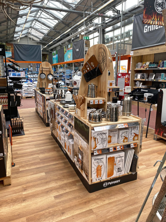 Das neue Platzierungskonzept: Am „Point of Experience“ werden die Produkte erlebbar gemacht und emotional in Outdoor-Szenen inszeniert.