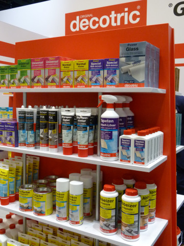 Pufas zeigte – direkt neben den Tapetenherstellern – sein passendes Sortiment der Marke Decotric.&nbsp;