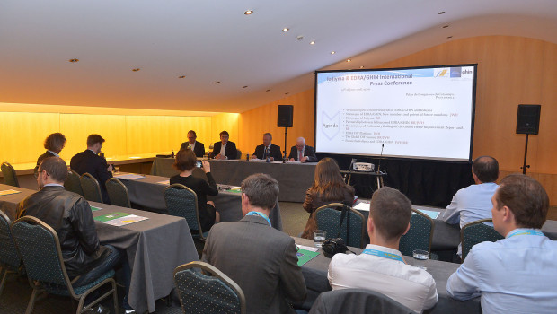 "Let's start working together", forderte Edra-Präsident Sergio Giroldi und CEO von Obi auf einer Pressekonferenz im Rahmen des Global DIY Summits in Barcelona.