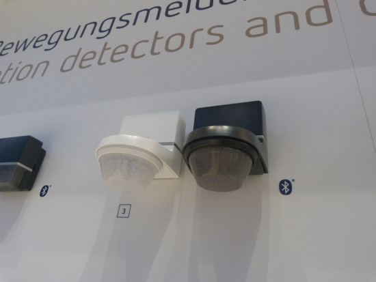 Mit Bewegungssensoren lässt sich Energie durch präsenz- oder bewegungsabhängige Lichtsteuerung einsparen.&nbsp;