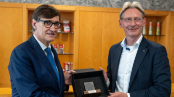 Fischer eröffnet Logistikzentrum in Spanien