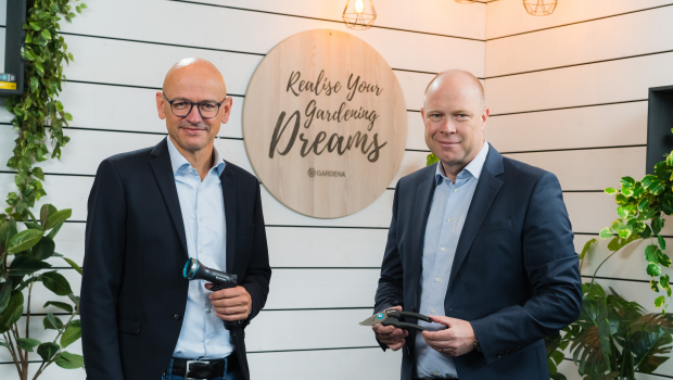 &nbsp;Pär Åström (r.), President der Gardena Division im Husqvarna-Konzern, und Tobias M. Koerner, Vice President Global Sales von Gardena, stellten Zahlen und Projekte auf einer Online-Pressekonferenz vor.