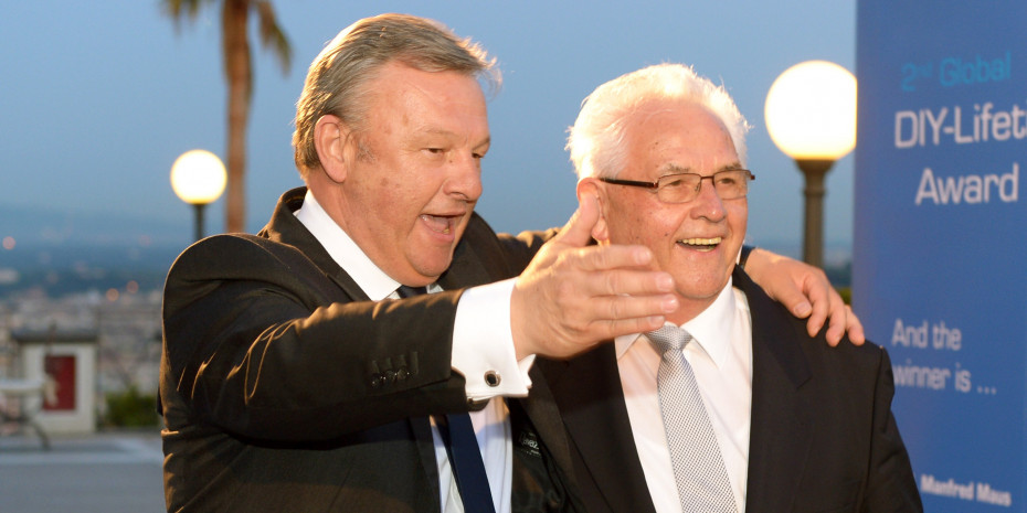 Giroldi und Maus: auf dem Weg zum Obi-Überraschungsgeschenk für Manfred Maus auf einem Kongress in Rom im Jahr 2013 – einem Aufsitzrasenmäher.