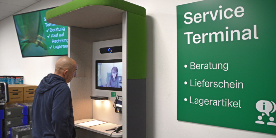 Beratung per Bildschirm: Der Kunde findet’s gut und bekommt, was er braucht – Infos und Ware.&nbsp;