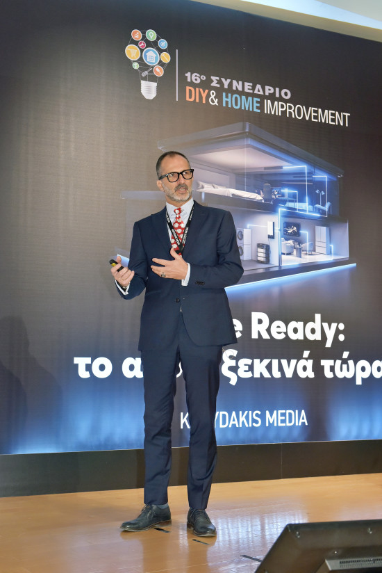 „Natürlich haben wir eine Krise“, eröffnete der TV-Wirtschaftsjournalist Constantinos Davlos seinen Vortrag. „Natürlich haben wir eine Krise“, eröffnete der TV-Wirtschaftsjournalist Constantinos Davlos seinen Vortrag.