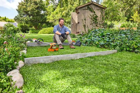 Motorbetriebene Geräte bieten eine Entlastung bei der Gartenarbeit, finden 80 Prozent der Deutschen.