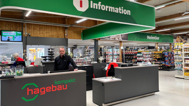 Anthrazitfarbene Tresen und grüne Orientierungsschilder sind nun im Markt allgegenwärtig.&nbsp;