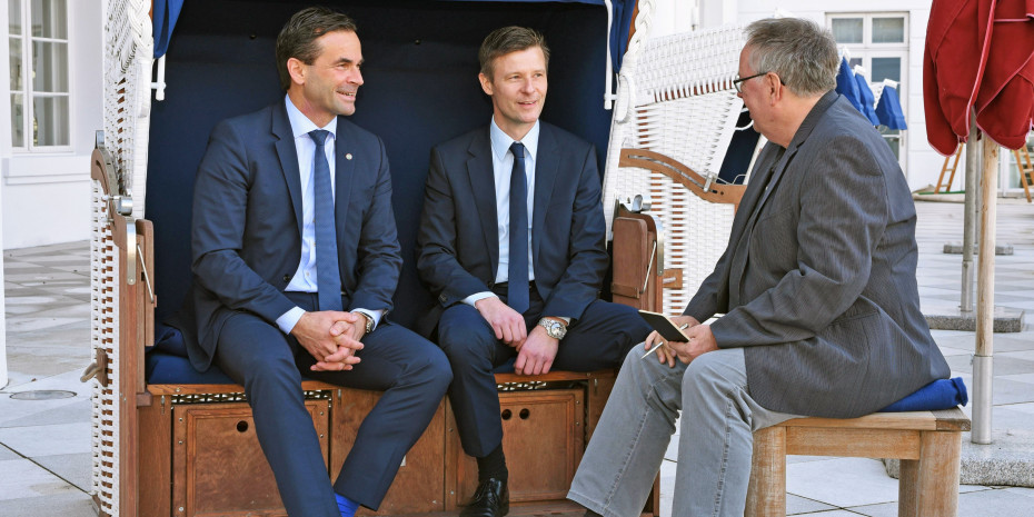 Werkers Welt: Kai Kächelein (l.) und Reiner Sammer (M.) im Interview mit Dr. Joachim Bengelsdorf.
Werkers Welt: Kai Kächelein (l.) und Reiner Sammer (M.) im Interview mit Dr. Joachim Bengelsdorf.