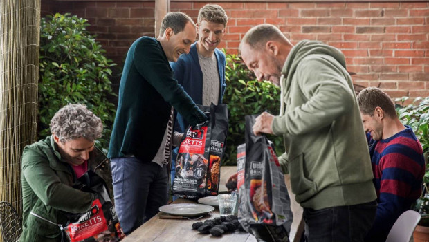 Thomas Müller (M.) wird in die Mediakampagne von Weber zur Markteinführung der neuen Briketts eingebunden sein.