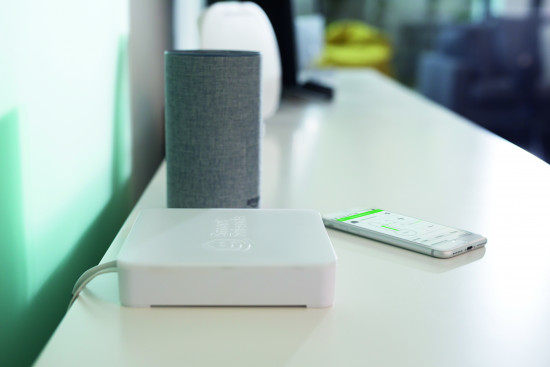 Die Smart Friends Box ist die zentrale Steuereinheit des Smart-Home-Systems, das auch die Einbindung von Sprachsteuerungsassistenten ermöglicht. Die Smart Friends Box ist die zentrale Steuereinheit des Smart-Home-Systems, das auch die Einbindung von Sprachsteuerungsassistenten ermöglicht.