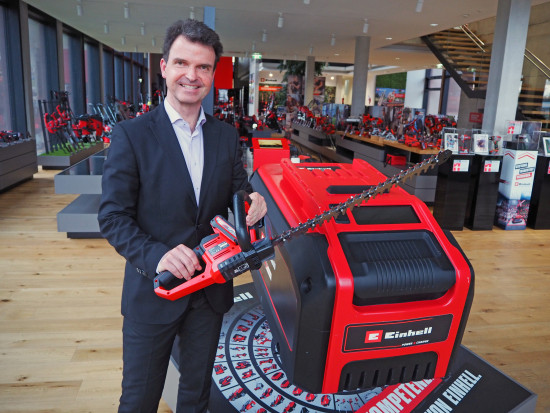 „Wir wollen unseren Kunden bei allen Anwendungen rund um Haus, Werkstatt und Garten kabellose Freiheit bieten“, sagt Georg Dietrich, Managing Director Garden International.
