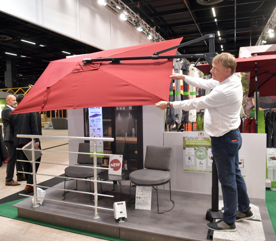 Der „Active Green Edition City“-Pendelschirm hat bei seinen Vorführungen&nbsp;die Blicke der Messebesucher auf sich gezogen.