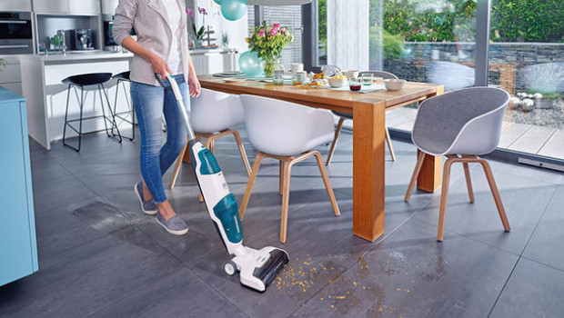 Der Akku-Saugwischer Regulus Aqua PowerVac steht im Fokus der TV-Spots. Der Akku-Saugwischer Regulus Aqua PowerVac steht im Fokus der TV-Spots.