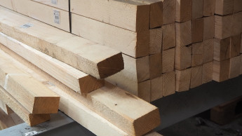 Holz-Spezialisten der Eurobaustoff über dem Branchenschnitt