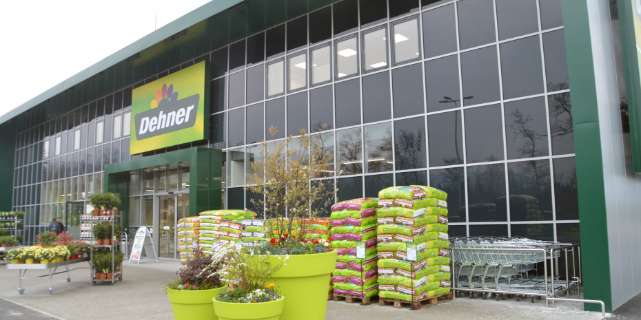 Dehner, Anif, neue Fassade