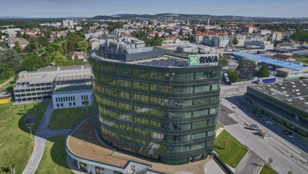 Die RWA-Zentrale in Korneuburg, Österreich: Im Zuge ihrer Transformation verkauft die Baywa ihre Anteile an der RWA. 1999 waren beide Unternehmen eine strategische Allianz eingegangen. Die RWA-Zentrale in Korneuburg, Österreich: Im Zuge ihrer Transformation verkauft die Baywa ihre Anteile an der RWA. 1999 waren beide Unternehmen eine strategische Allianz eingegangen.