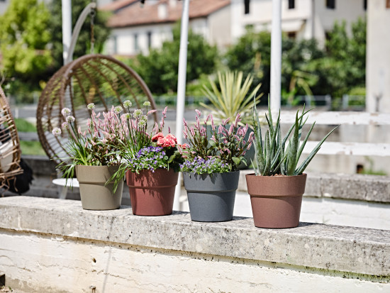 &nbsp;Die Wood Essence-Farbpalette: "Plastic Second Life"-zertifizierter, recycelter Kunststoff und "FSC"-zertifiziertes, recyceltes Holz.