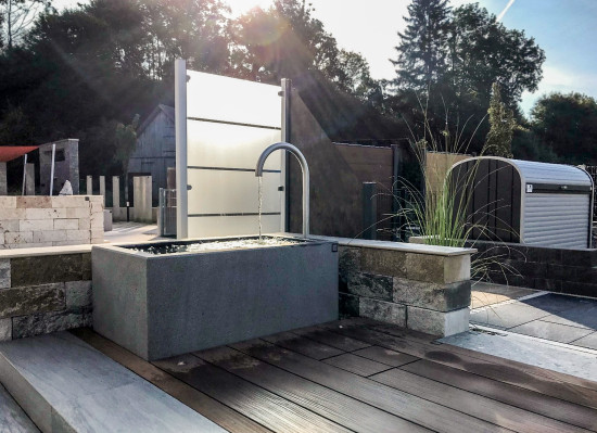 Die Garten- und Landschaftsbauausstellung beim Eurobaustoff-Gesellschafter E. Raiss in Kellmünz zeigt viele anschauliche Beispiele für stimmungsvolle Wassertechnik.&nbsp;