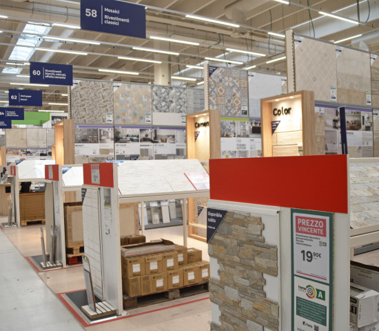 Klares Ladenlayout: Auch in Italien führt Leroy Merlin die Kunden per Zwangsführung durch alle Abteilungen. Klares Ladenlayout: Auch in Italien führt Leroy Merlin die Kunden per Zwangsführung durch alle Abteilungen.