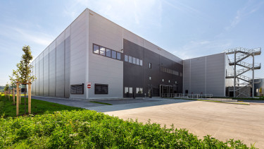 Miss Pompadour eröffnet Logistikzentrum