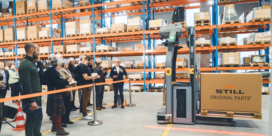 An seinem Entwicklungs­standort in Antwerpen hat Still seine Lösungen in realistischer Umgebung vorgeführt.