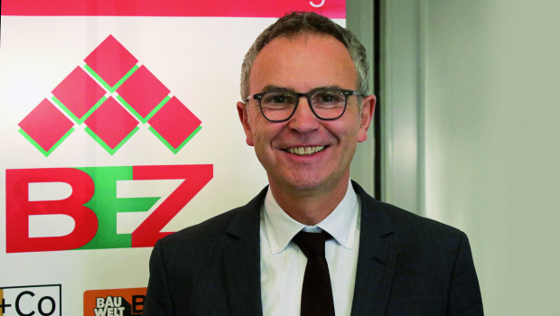 Alleiniger Geschäftsführer der BEZ GmbH ist ab 1. Januar 2018 der Eurobaustoff-Geschäftsführer Hartmut Möller. Alleiniger Geschäftsführer der BEZ GmbH ist ab 1. Januar 2018 der Eurobaustoff-Geschäftsführer Hartmut Möller.