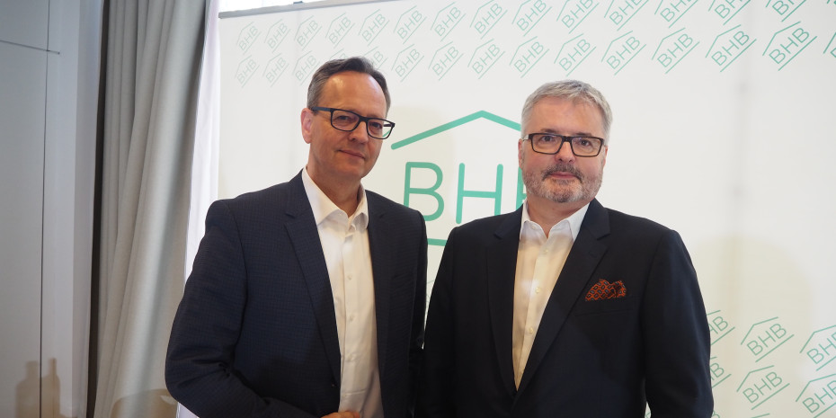 René Haßfeld (l.), CEO von Toom Baumarkt und BHB-Vorstandssprecher, informierte auf der Jahrespressekonferenz zusammen mit BHB-Geschäftsführer Peter Wüst über die Situation der Baumarktbranche.
