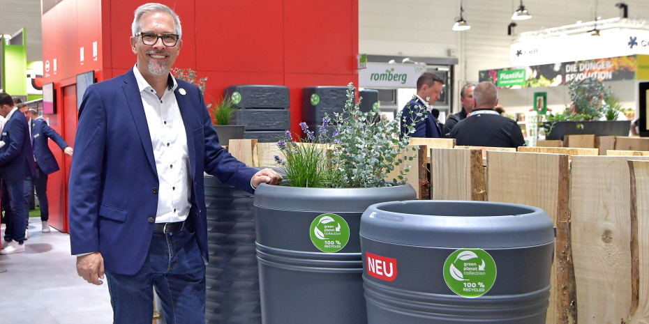 Viele der Produkte, die Graf und Marketingleiter Andreas Steigert präsentiert haben, werden in den Trendfarbe „graphite grey“ erhältlich sein.