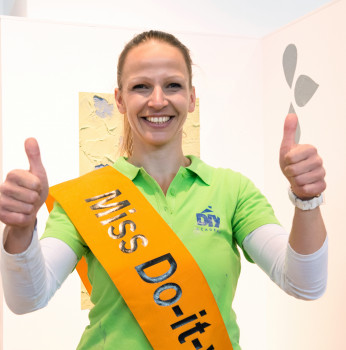 Nadine Ilgner ist die neue Miss Do-it-yourself 2016 der DIY Academy.
Nadine Ilgner ist die neue Miss Do-it-yourself 2016 der DIY Academy.