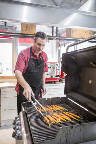 ... einer Million verkaufter Exemplare der Grillbibel ...
... einer Million verkaufter Exemplare der Grillbibel ...