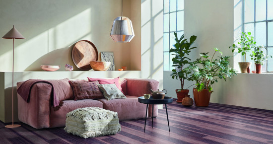 Mit „One Ground“ hat Parador eine internationale Kampagne veröffentlicht, die die Marken- und Produktwelt des Bodenherstellers miteinander verbunden hat.&nbsp;