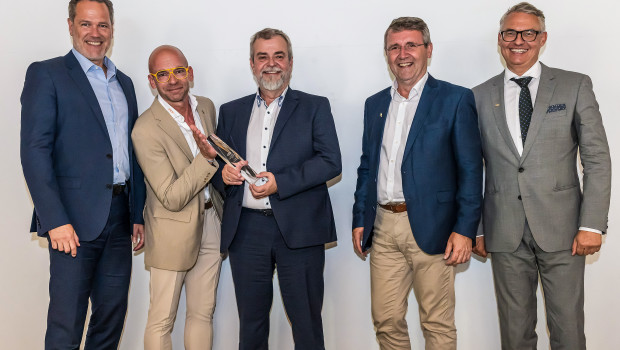 Von links bei der Preisverleihung: Mag. Robert Grieshofer (VBÖ-Vizepräsident), Albert-Roman Sigmund (PCI-Fachberater im Außendienst), Karl Hofbauer (Leiter der PCI Österreich), Ing. Johannes Kauer (VBÖ-Vizepräsident) und Ewald Kronheim BA (VBÖ-Präsident).