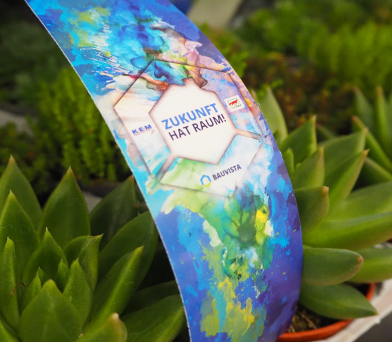 "Zukunft hat Raum", lautete das Motto des Handelsforums 2023 - das auch über die Banderole dieser Pflanzentrays kommuniziert wurde. "Zukunft hat Raum", lautete das Motto des Handelsforums 2023 - das auch über die Banderole dieser Pflanzentrays kommuniziert wurde.