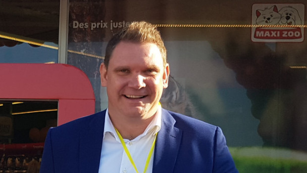 Sven Girmendonk - hier bei einer Fressnapf-Eröffnung im Jahr 2018 - ist künftig für für Vertrieb, Logistik, Real Estate und Degro bei Dehner verantwortlich. Sven Girmendonk - hier bei einer Fressnapf-Eröffnung im Jahr 2018 - ist künftig für für Vertrieb, Logistik, Real Estate und Degro bei Dehner verantwortlich.